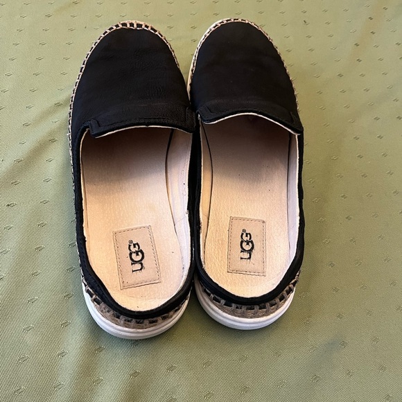 UGG Women’s Black Leather Slip-Ons size 9 - Picture 3 of 5